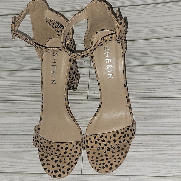 Leopard Pattern Ankle Strap - Picture 2 of 6